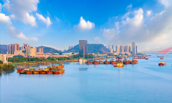 广州南沙区明珠湾河岸船舶景观