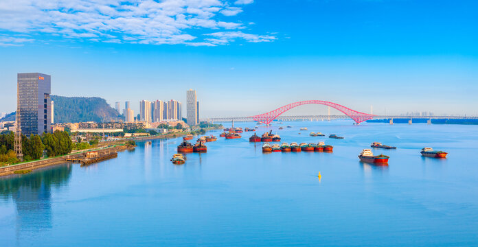 广州南沙区明珠湾河岸船舶景观