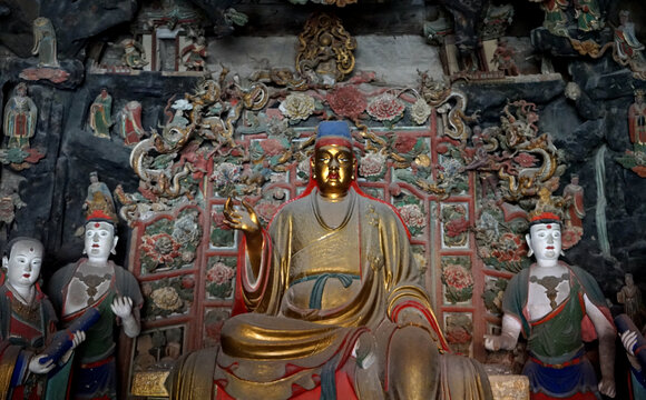 山西临汾广胜寺精美彩塑