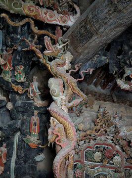 山西临汾广胜寺精美彩塑