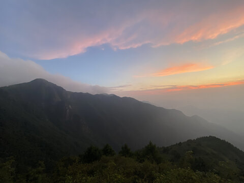 山间绚丽日出云海美景武功山晚霞