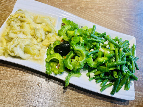 三色清爽凉拌菜拼盘轻食减肥瘦身健康饮食