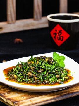 韭菜炒螺肉