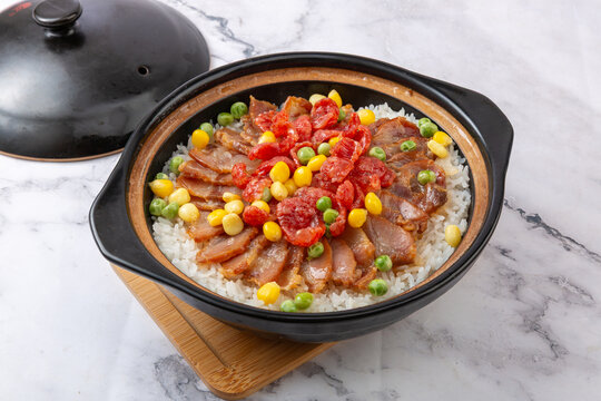 腊味双拼煲仔饭