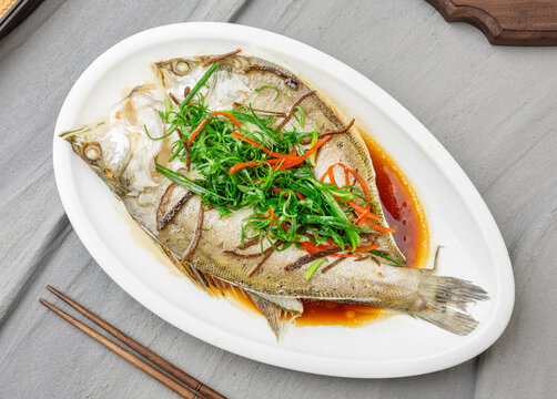 清蒸海鲈