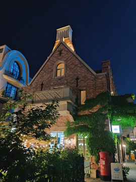 夜晚欧式风格建筑街景