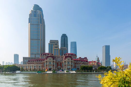 天津市的津湾广场和津湾码头