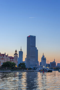 天津市的津湾广场和津湾码头