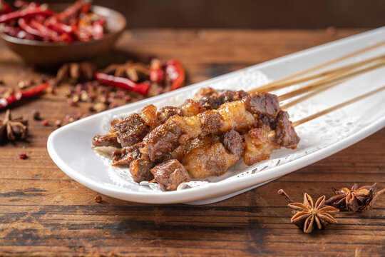烧烤美味飘香的特色烤羊肉串