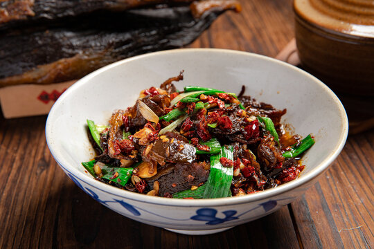 大蒜叶炒腊牛肉