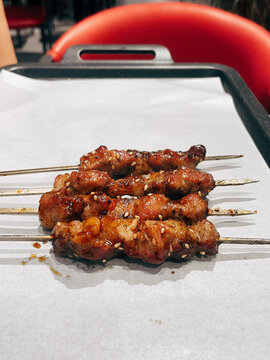 美味诱人的碳烤羊肉串