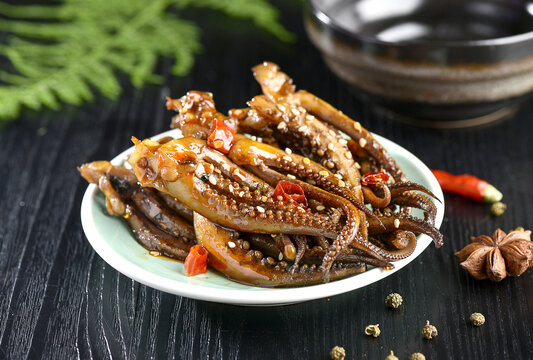 香辣美味的凉拌鱿鱼须
