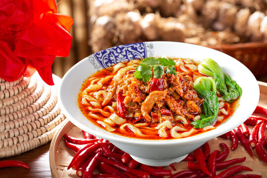 香辣肉丝面