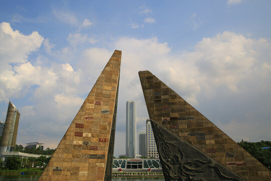 联和街科学广场独特三角建筑与城市景观