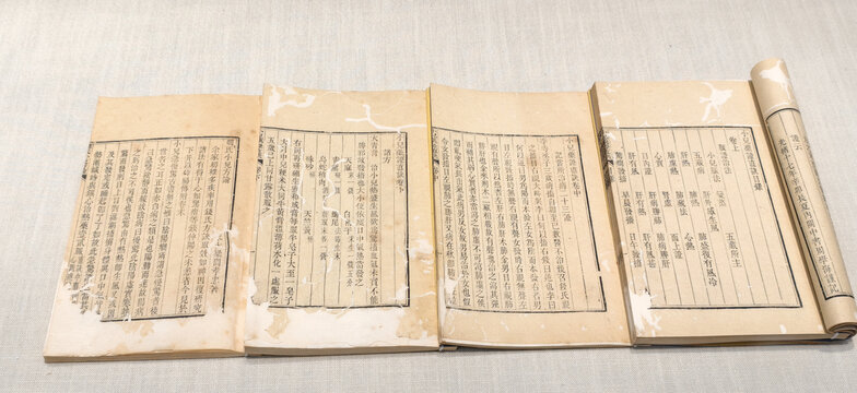 古朴古籍书页展示