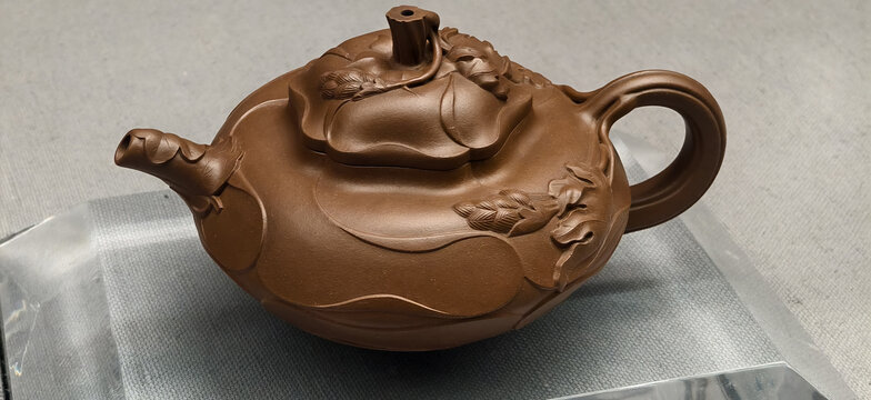 精美雕刻工艺紫砂壶