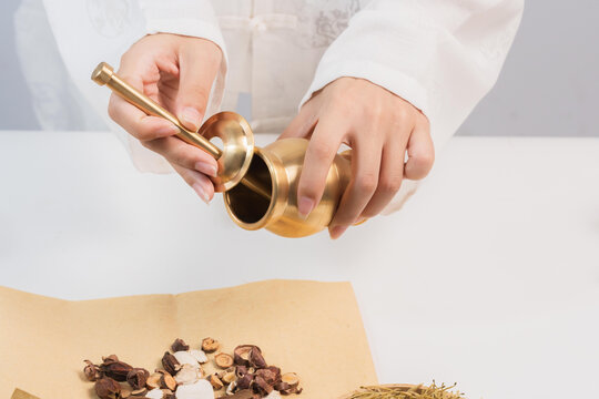 传统中医器具与中药材