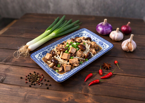 小鸡炖蘑菇美味菌菇菜肴