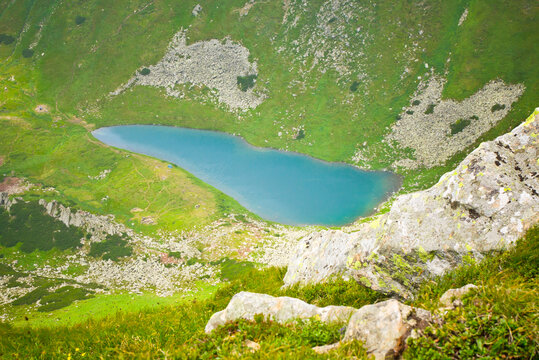 喀尔巴阡山脉中的美丽湖景 美丽景观