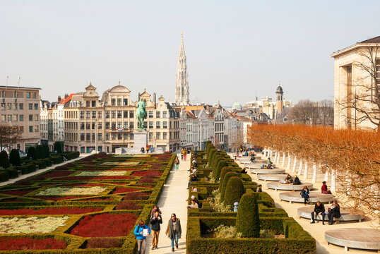 比利时布鲁塞尔 - 3月16日：蒙特德艺术区和布鲁塞尔天际线，比利时首都，2015年3月16日