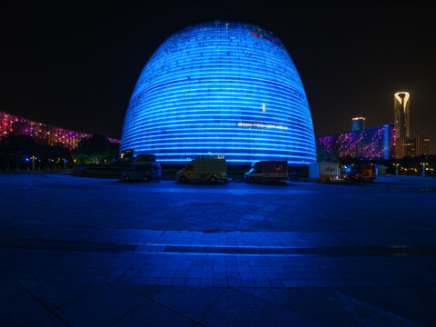 夜晚蓝调圆顶建筑景观