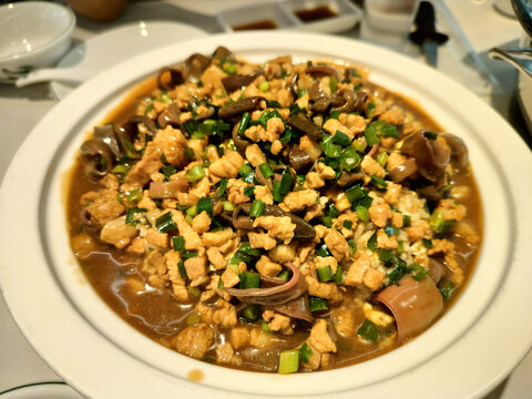 海肠拌饭