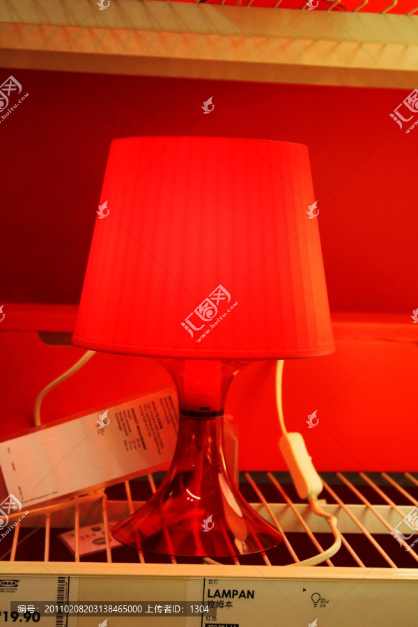红色台灯
