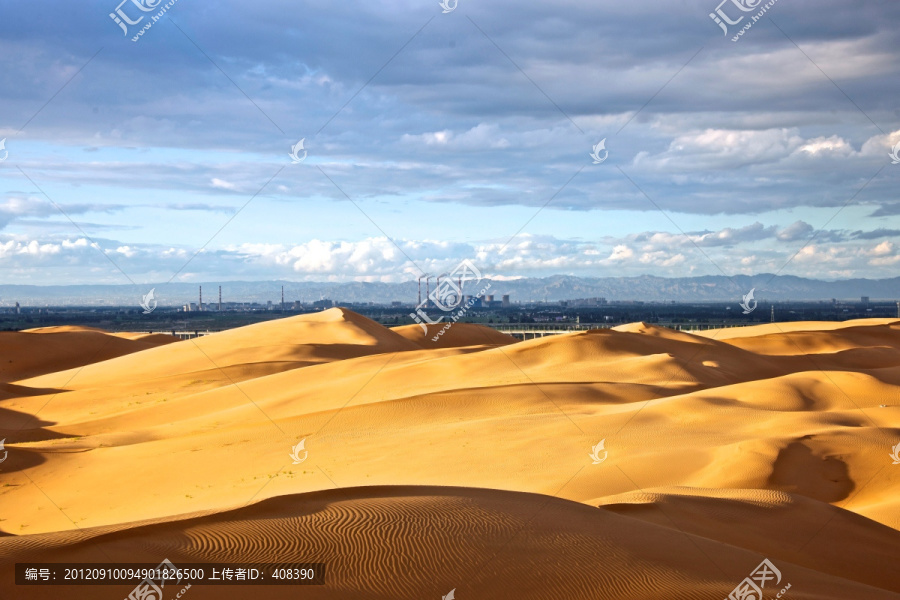 金色的沙漠和达拉特旗电厂
