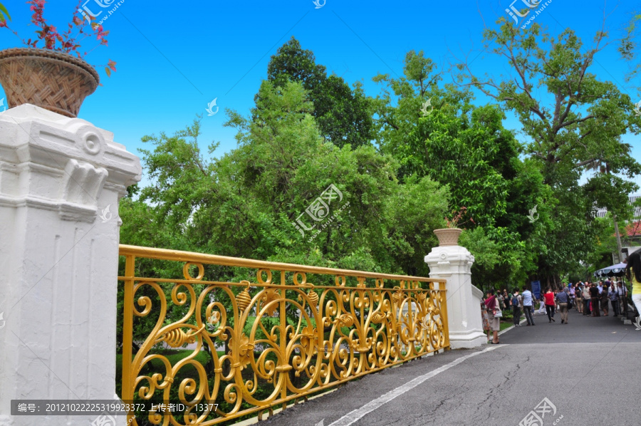 泰国五世皇柚木行宫庭院桥栏