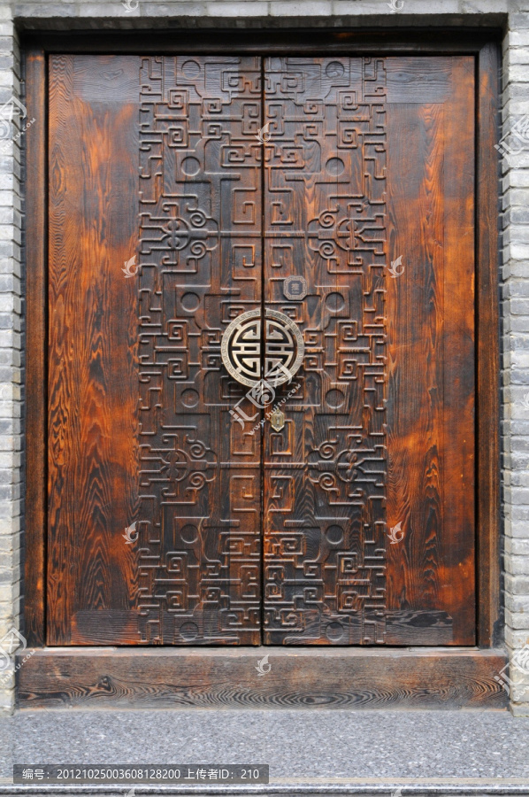 成都宽窄巷子木雕门