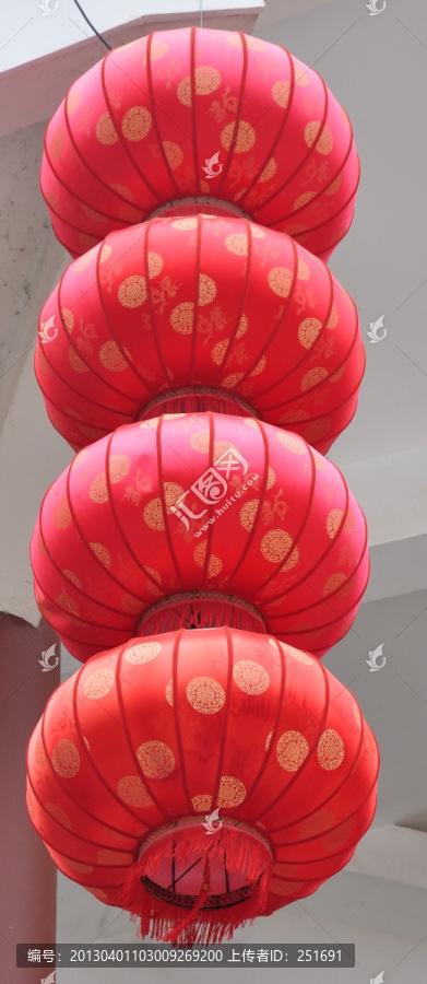 四个一串红灯笼富贵花纹