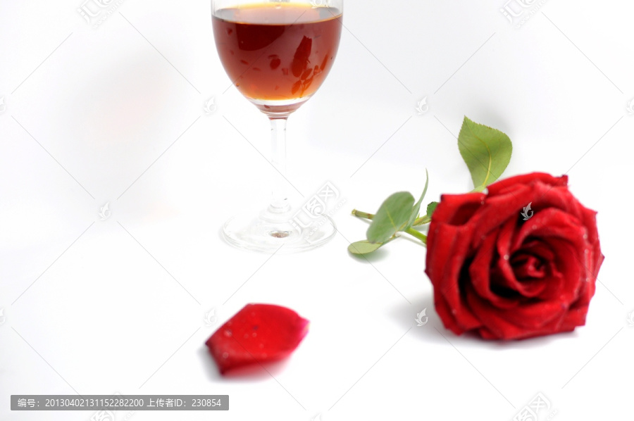 红酒与玫瑰花