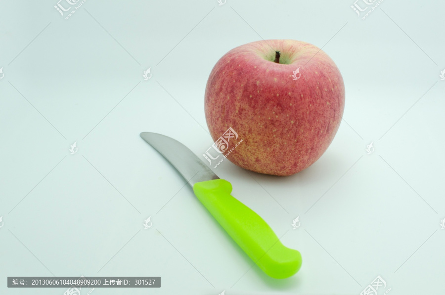 一个苹果与水果刀