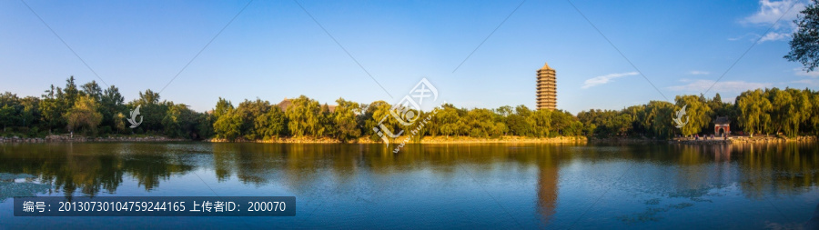 北大未名湖全景