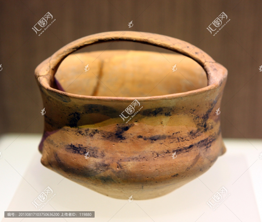 马家窑文化弧线纹提梁罐