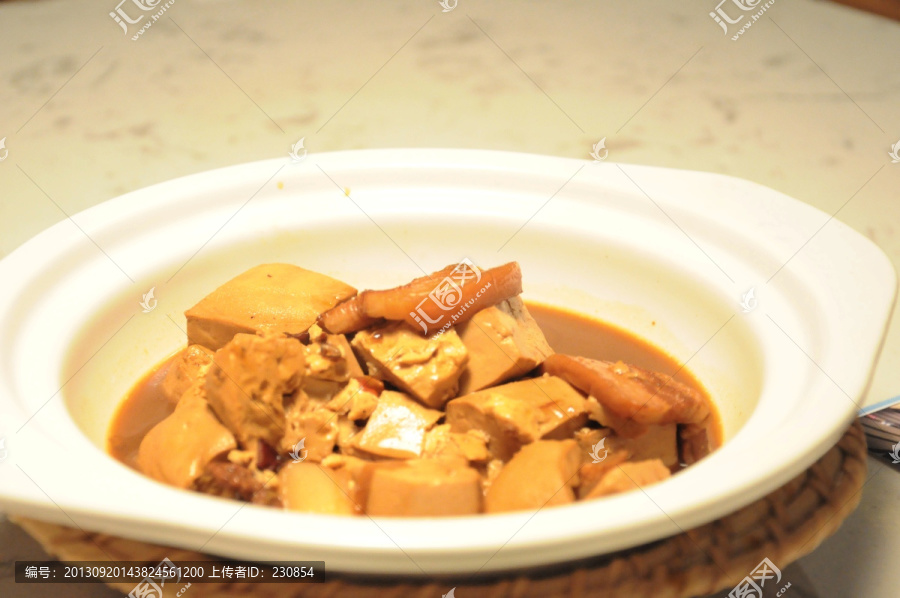 土猪肉烧豆腐