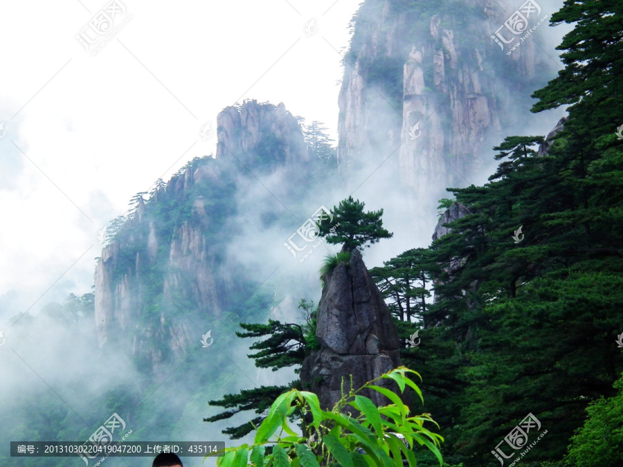 黄山,梦笔生花,烟雾缭绕