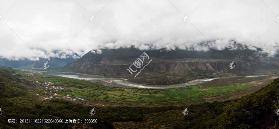 雅鲁藏布大峡谷全景图