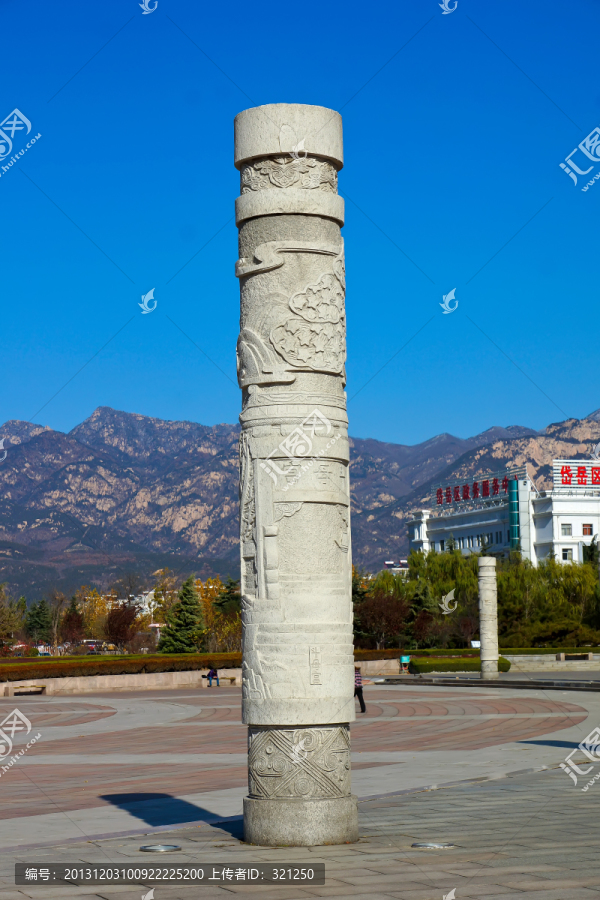 石雕圆柱