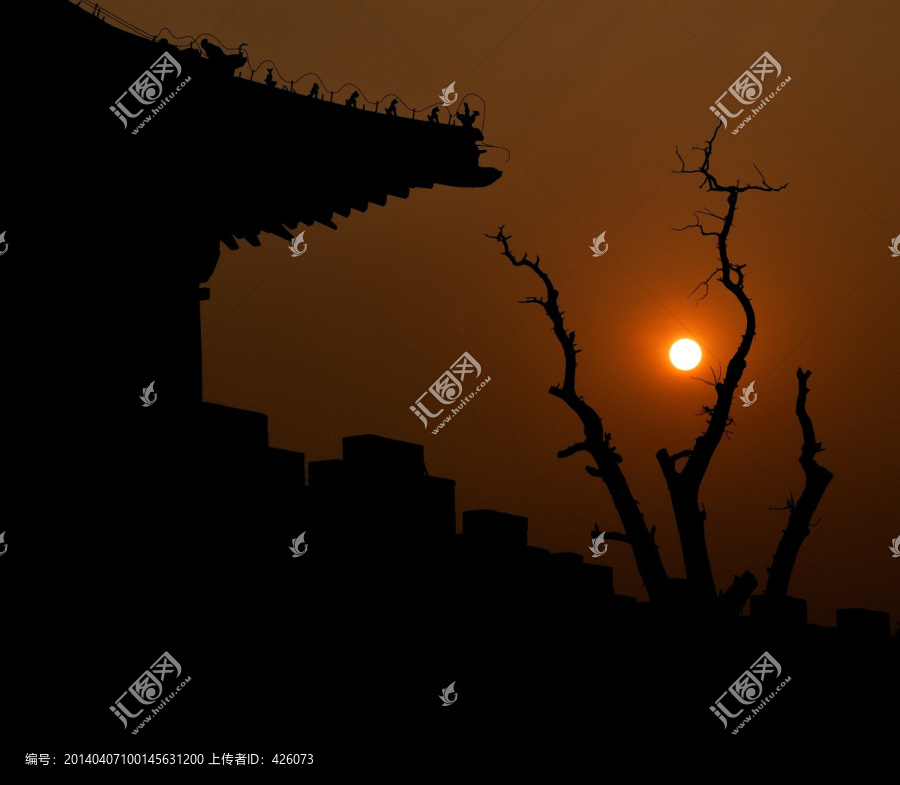 夕阳中的古城一角