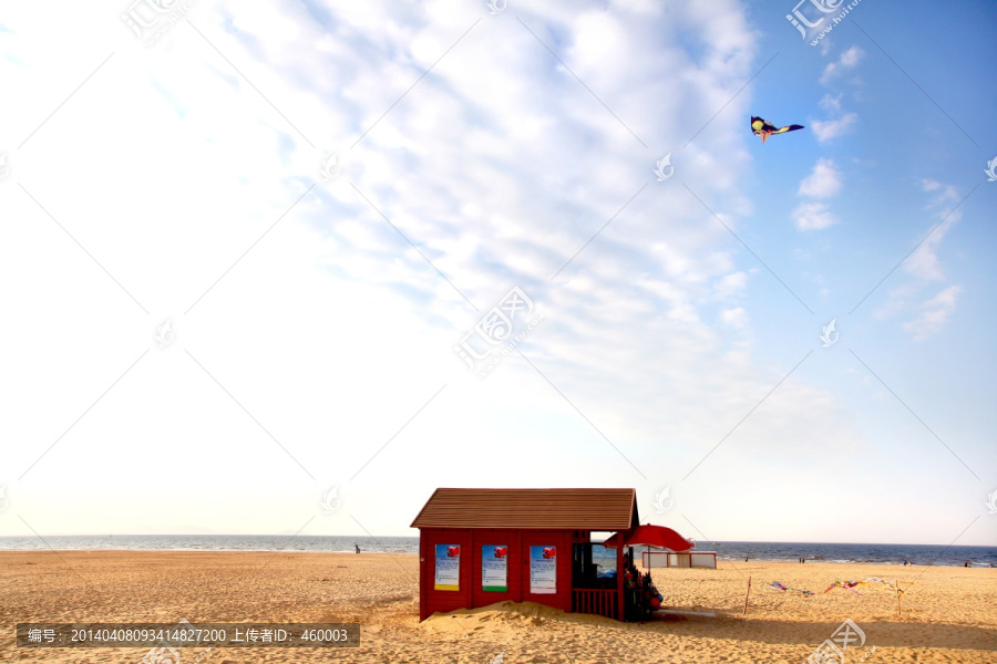 海边的木屋和风筝