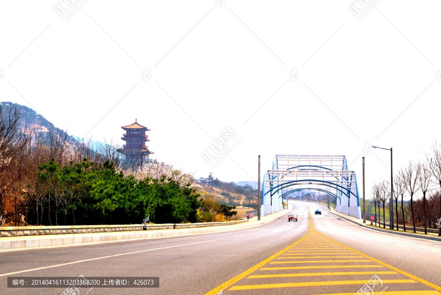 仿古楼阁与道路桥梁
