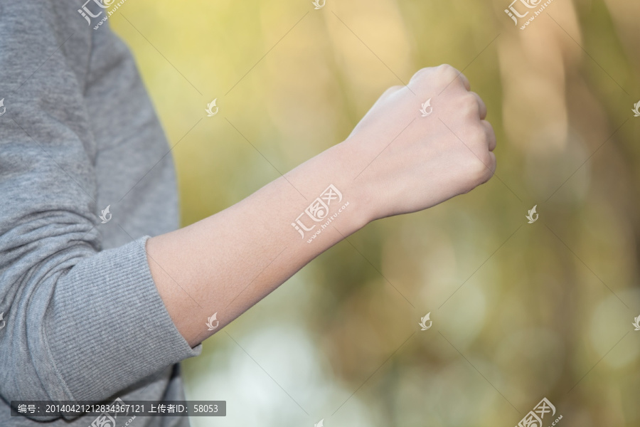 一个女人的小臂