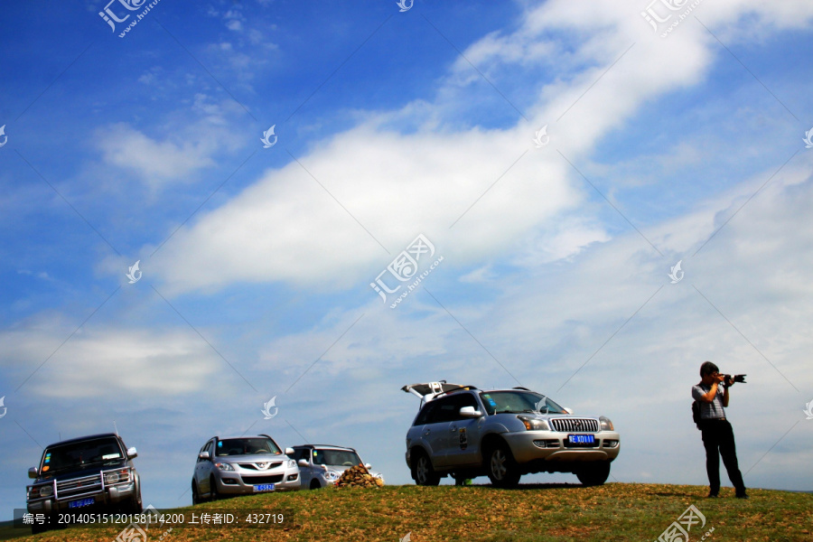 草原上的越野车,摄影人,天空