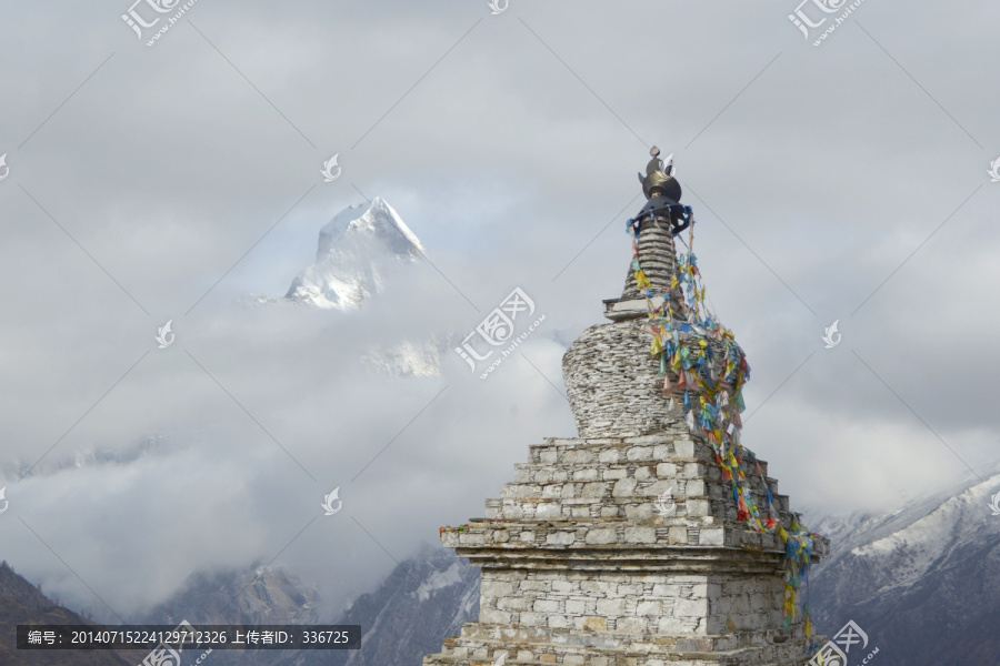 从海子沟远眺四姑娘山