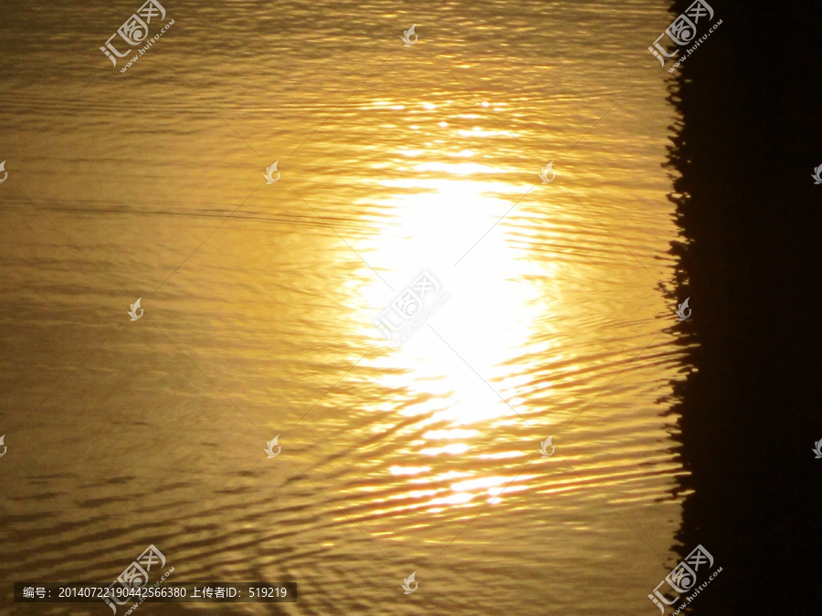 水中的太阳