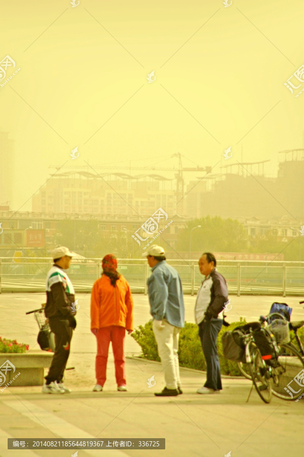 沙尘暴袭击天津银河广场