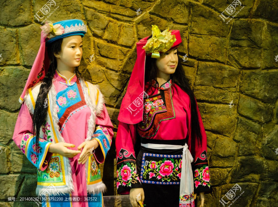 羌族服饰,羌族妇女