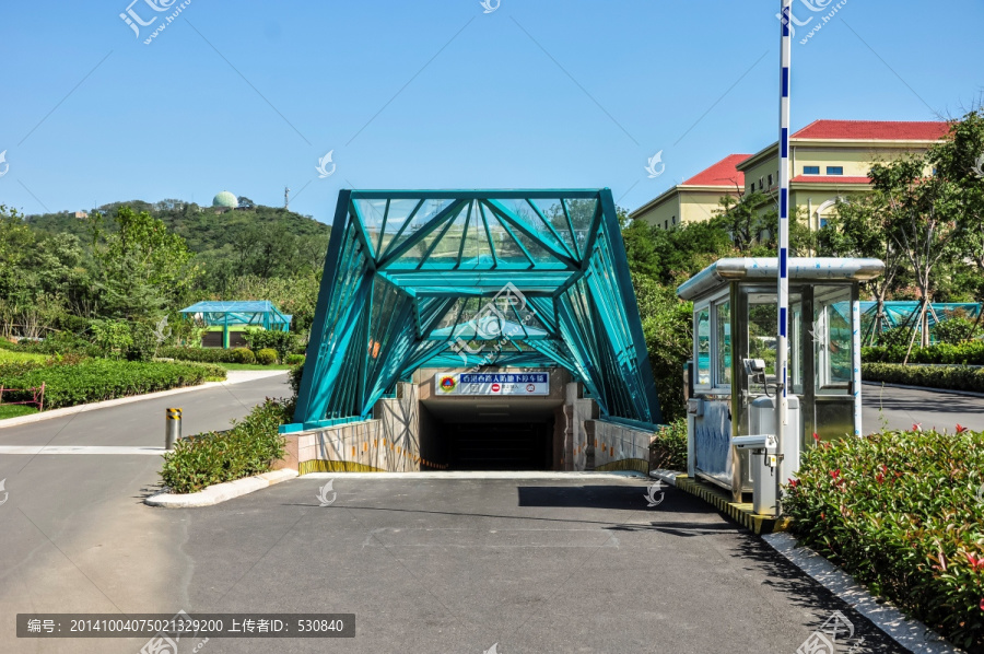 地下停车场入口