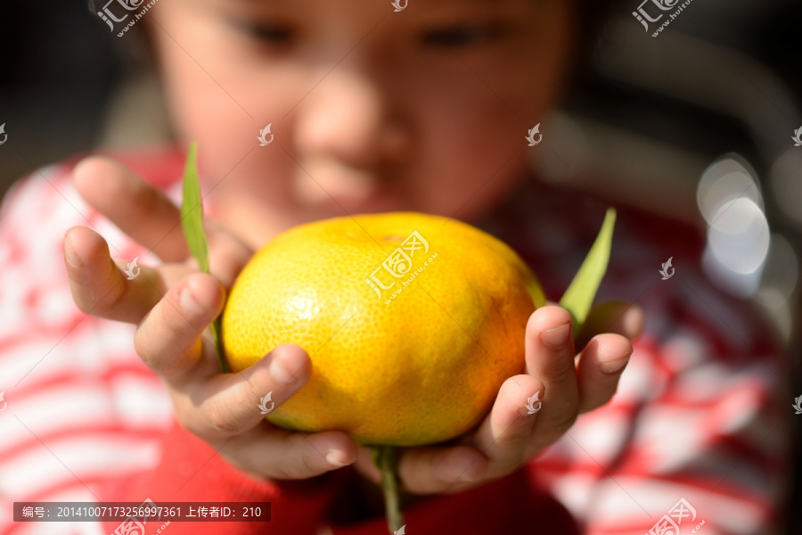 儿童与水果